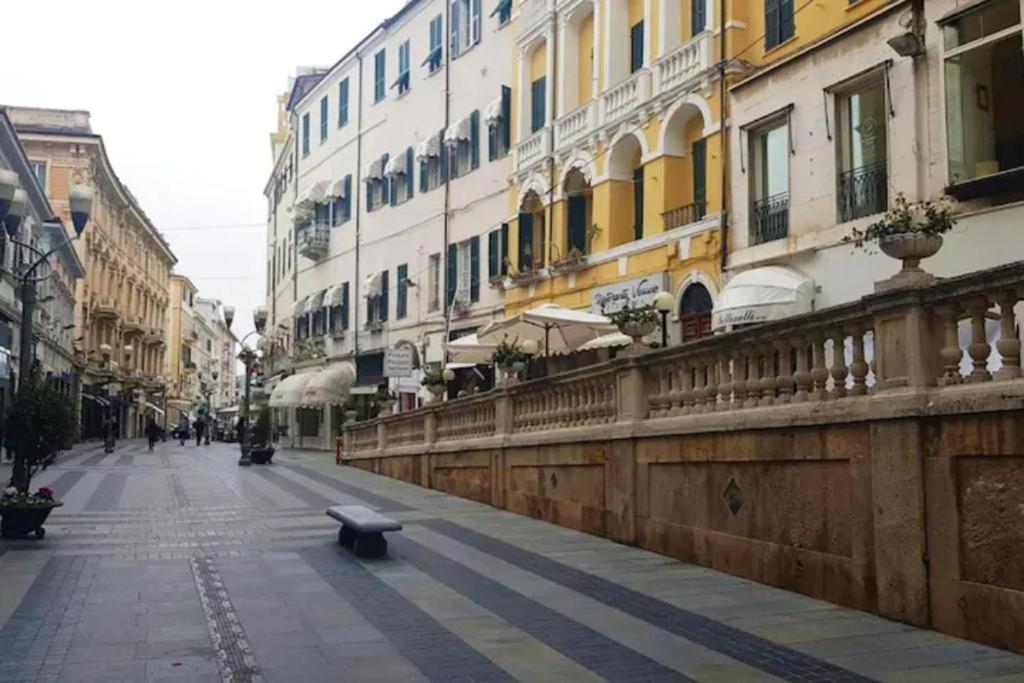 Casa Carina Centro Citta Con Garage Privato Appartement San Remo Buitenkant foto