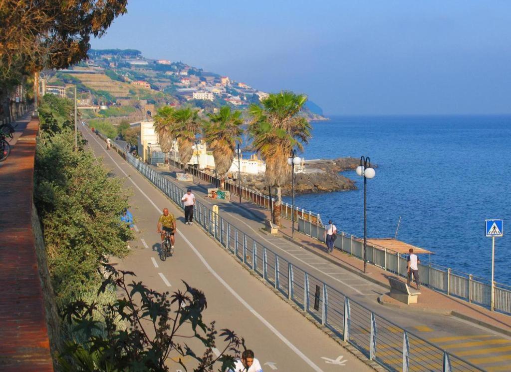 Casa Carina Centro Citta Con Garage Privato Appartement San Remo Buitenkant foto