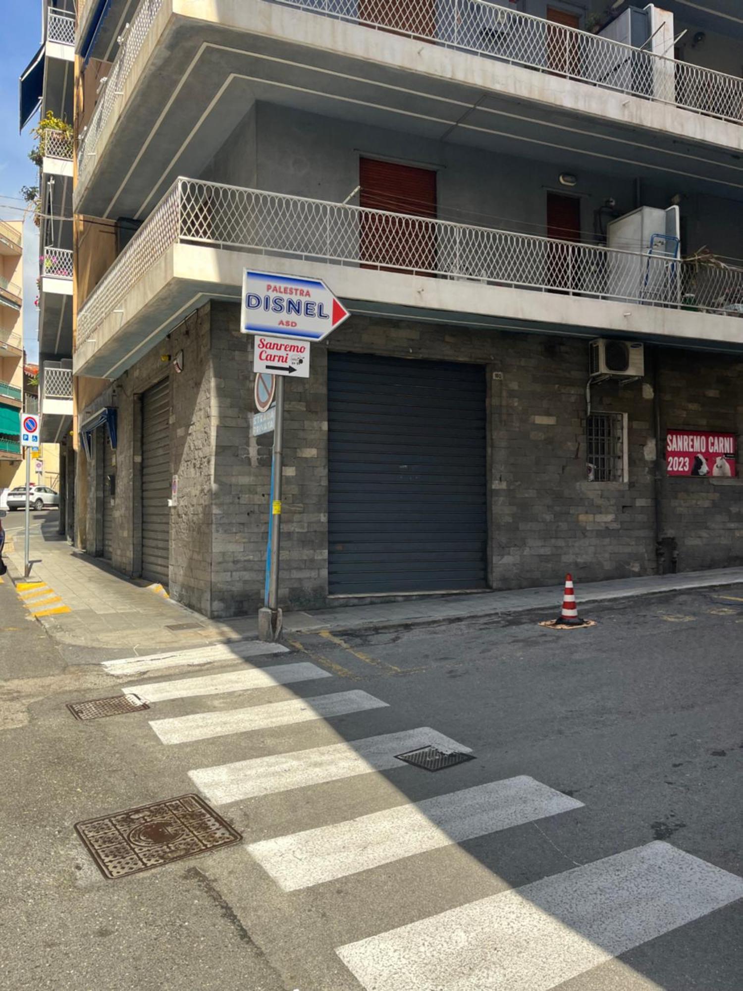 Casa Carina Centro Citta Con Garage Privato Appartement San Remo Buitenkant foto