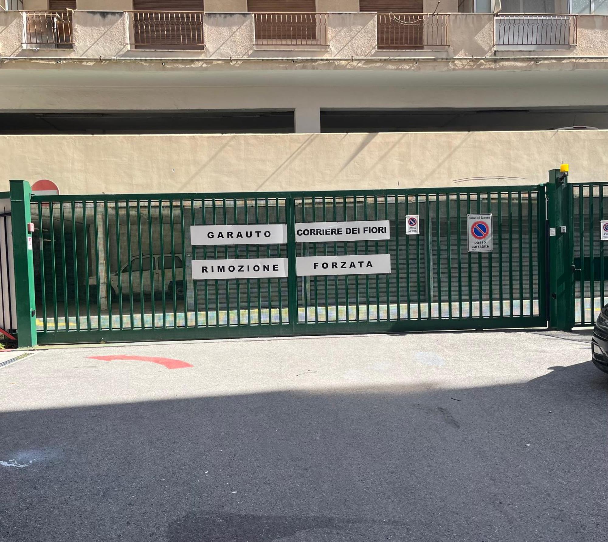 Casa Carina Centro Citta Con Garage Privato Appartement San Remo Buitenkant foto