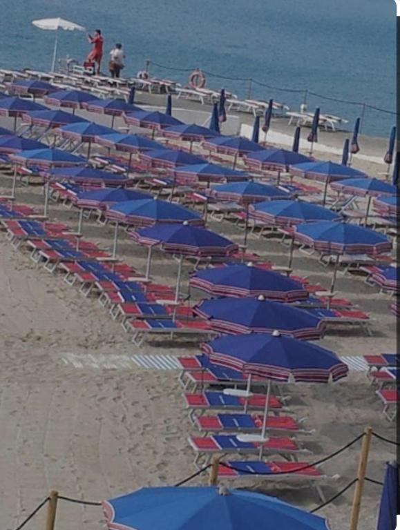 Casa Carina Centro Citta Con Garage Privato Appartement San Remo Buitenkant foto