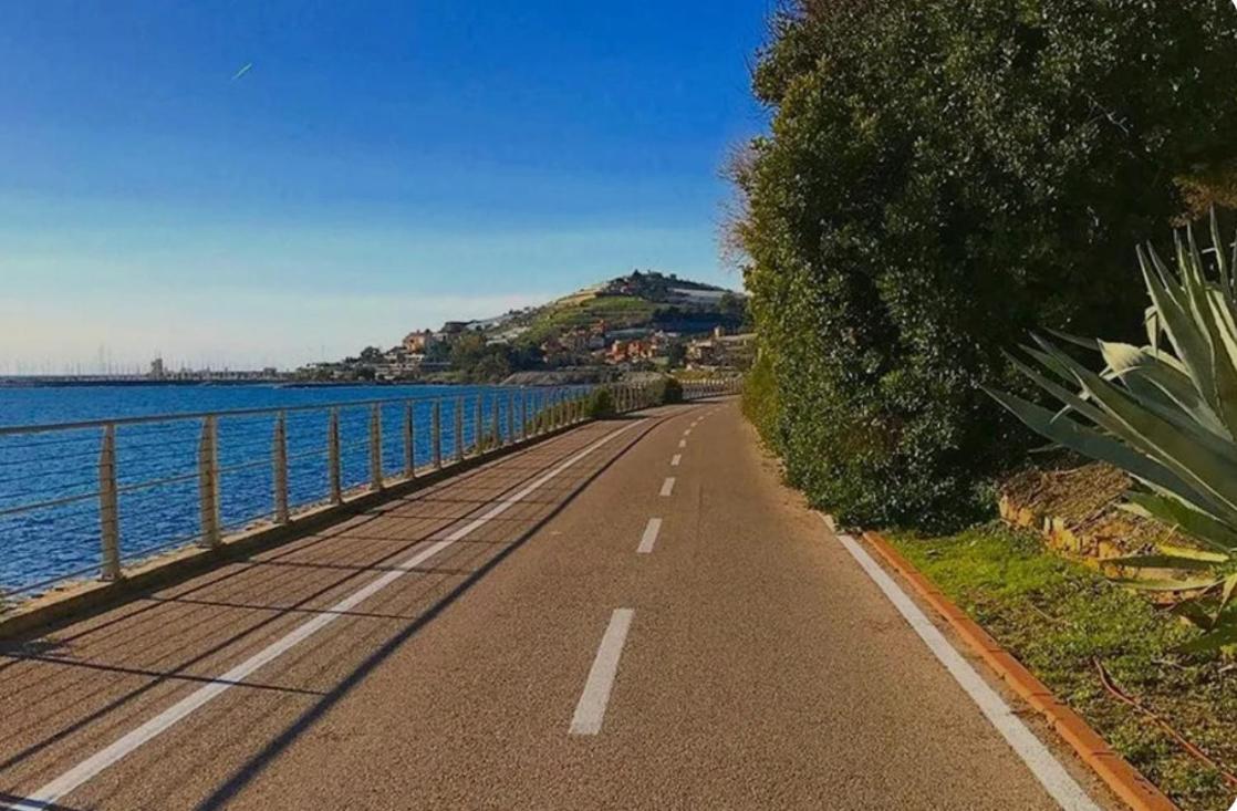 Casa Carina Centro Citta Con Garage Privato Appartement San Remo Buitenkant foto